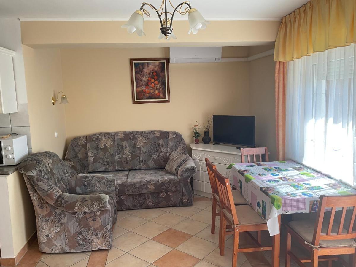 Arany Apartmanhaz Zalagyoengye 佐洛卡罗斯 外观 照片
